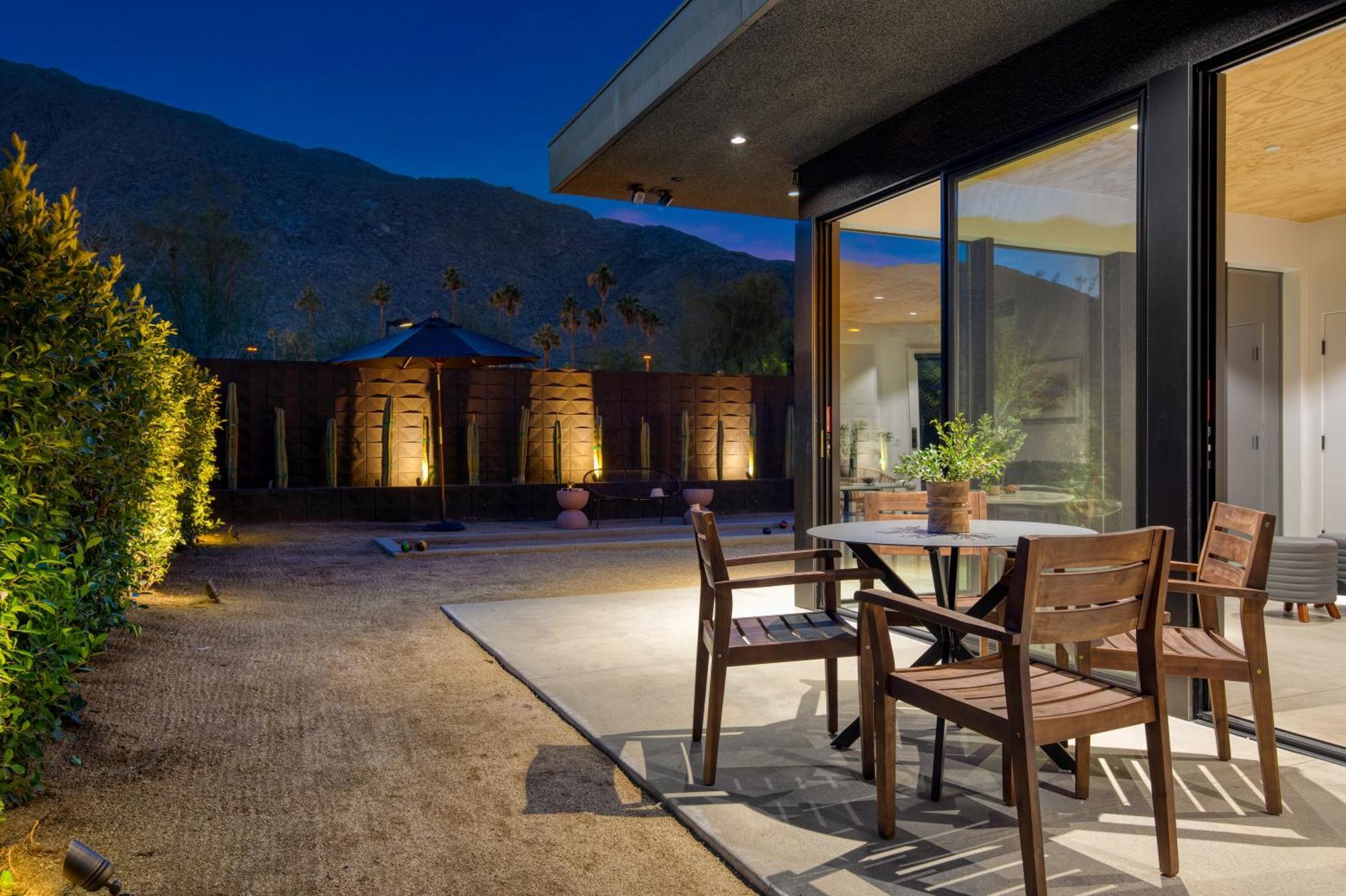 Blackhaus By Avantstay Ada Modern Rooms, Pool & Bbq パーム・スプリングス エクステリア 写真