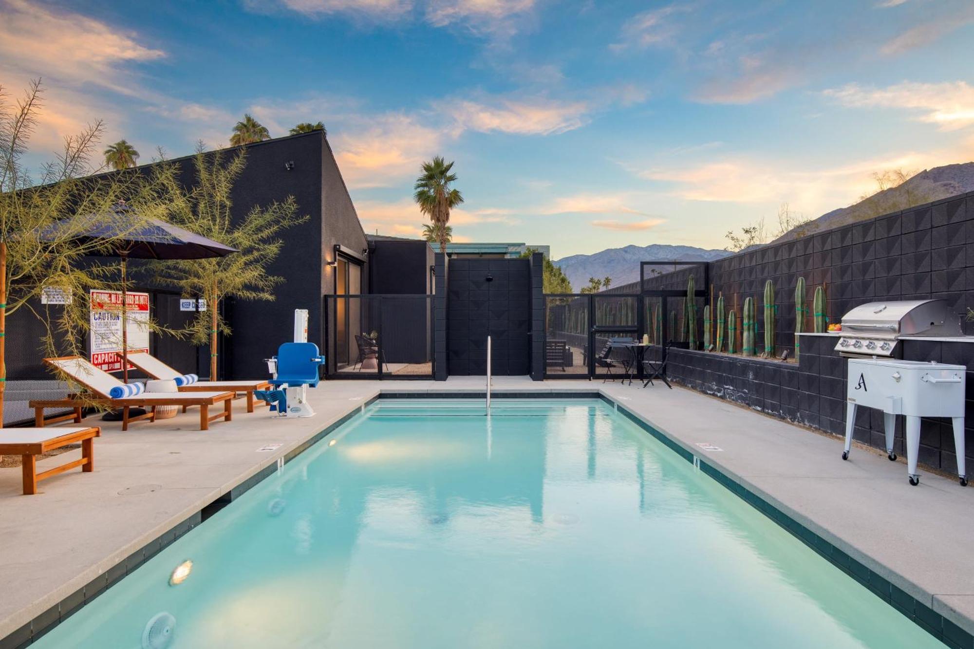 Blackhaus By Avantstay Ada Modern Rooms, Pool & Bbq パーム・スプリングス エクステリア 写真
